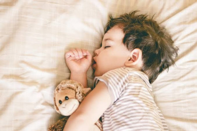 Mitos atau Fakta: Hilangkan Kebiasaan Ngompol Anak dengan Capung
